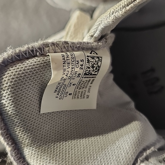 Converse light gray sneakers  size 8 - Picture 2 of 8